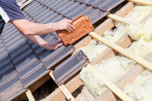 roofing-materials-laying-tile-roof